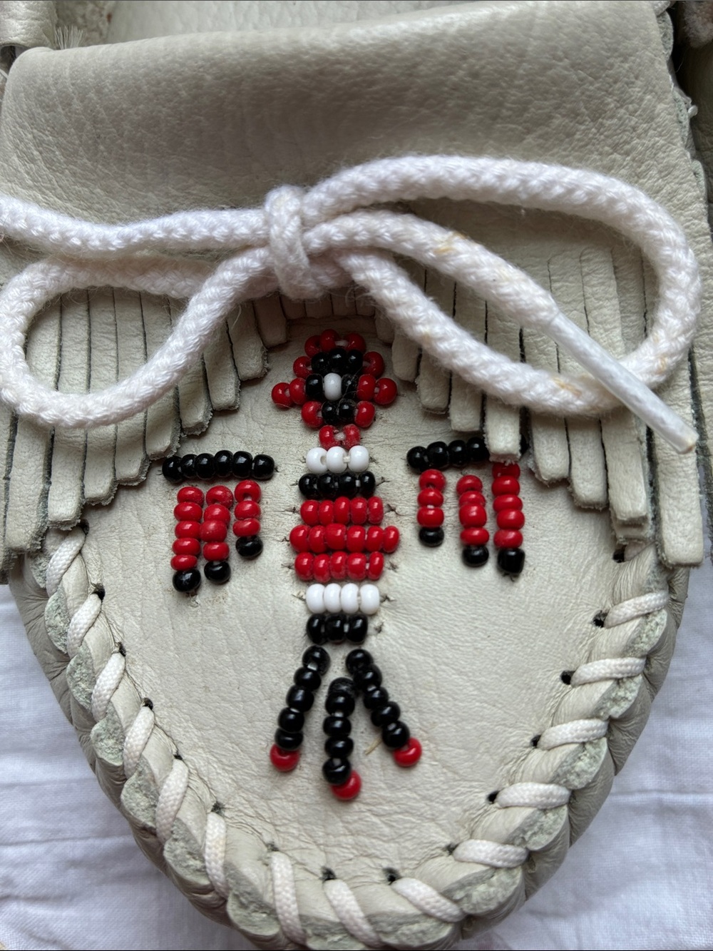 Vintage Minnetonka Women's White Beaded Kiltie Moccasin 7.5 - Picture 4 of 7